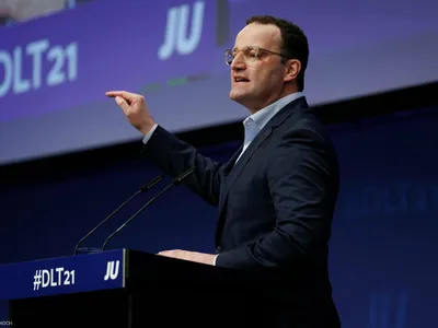 Declarații dure ale ministrului german al Sănătății: Germanii vor fi vaccinați, vindecați sau morți/FOTO: Facebook/Jens Spahn