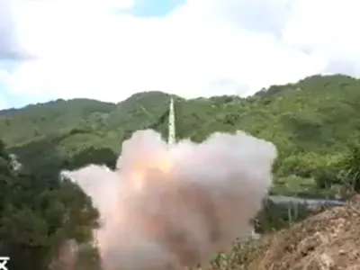 Cât de puternice sunt rachetele balistice DF-15 și DF-16 trase de China deasupra Taiwanului/FOTO: Captura video Twitter/301military