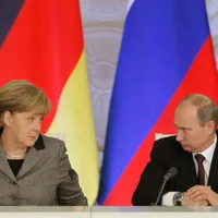 Vladimir Putin şi Angela Merkel au discutat despre o posibilă "producţie comună de vaccinuri"/FOTO: Reuters