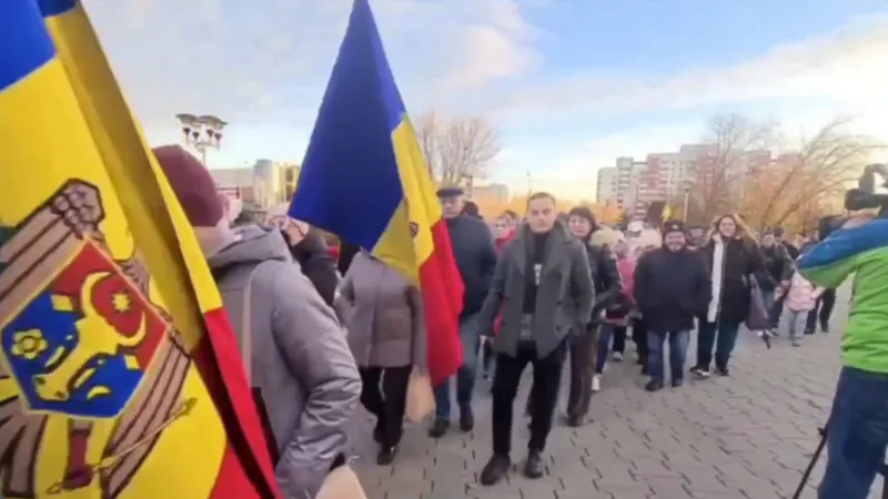 Doar 2 secții de vot în Rusia, pentru prezidențialele din Moldova. Sute de moldoveni, la cozi - Foto: unimedia.info