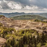 Statul trebuie să blocheze mineritul și să protejeze natura la Roșia Montană. Foto FOTO: RMGC