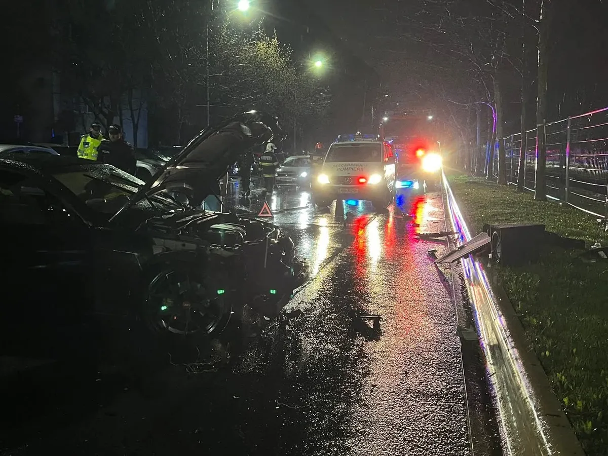 Accident ciudat pe o stradă din București. 9 mașini făcute zob. Cum s-a întâmplat?