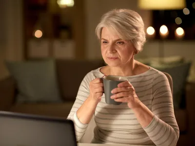 Ce fel de ceai să bei seara contra transpirației nocturne. Planta care luptă împotriva bufeurilor - Foto: Freepik (Imagine cu rol ilustrativ)