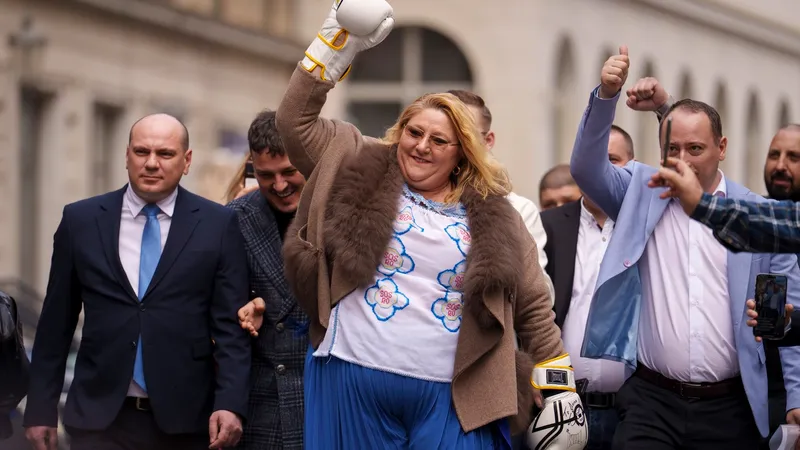 Șoșoacă "distruge" grupul parlamentar SOS din Senat. 3 senatori, eliminați din partidul rusofil - Foto: Profimedia images