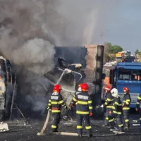 Accident cu două autocare și un TIR pe traseul Autostrăzii Sudului - Foto: ISU