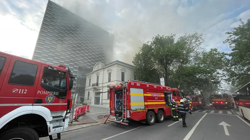Incendiu puternic la un bloc din Dorobanți - Foto: ISU B-IF