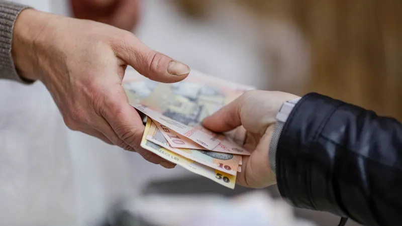 Cine sunt românii care vor avea o creștere a veniturilor cu 14% din aprilie? Despre ce sume e vorba? - Foto: INQAUM PHOTOS / Octav Ganea