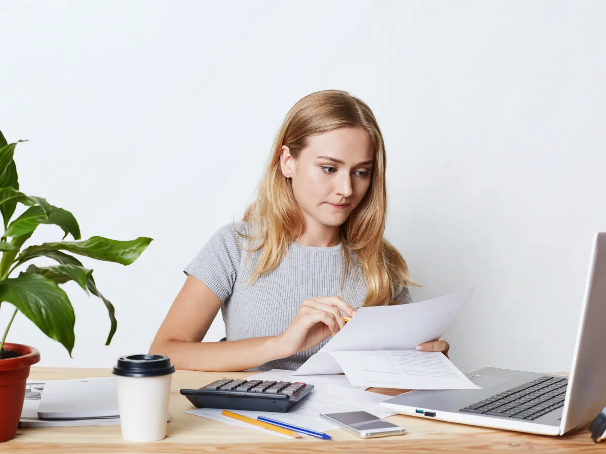 Lovitură pentru persoanele cu dizabilități. Taxele neplătite, reținute din indemnizația de handicap - Foto: Freepik (Imagine cu rol ilustrativ)