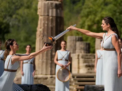 Flacăra olimpică pentru JO de iarnă, aprinsă la Olympia, mutată în muzeul olimpic din cauza vremii - Foto: Profimedia Images (Imagine cu rol ilustrativ)