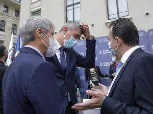 Dan Barna, împreună cu Dacian Cioloș și Ludovic Orban, Sursa foto: Inquam Photos / Octav Ganea