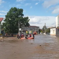 VIDEO Premierul Ciolacu: Prioritatea este salvarea de vieţi omeneşti; tabere pentru sinistrați - FOTO: MAI