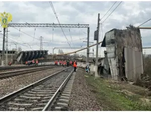 Momentul în care un pod cade în Smolensk. Principala rută de transport Rusia- Belarus, blocată - Foto: European Pravda