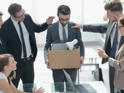 Angajat concediat - Foto: freepik (rol ilustrativ)