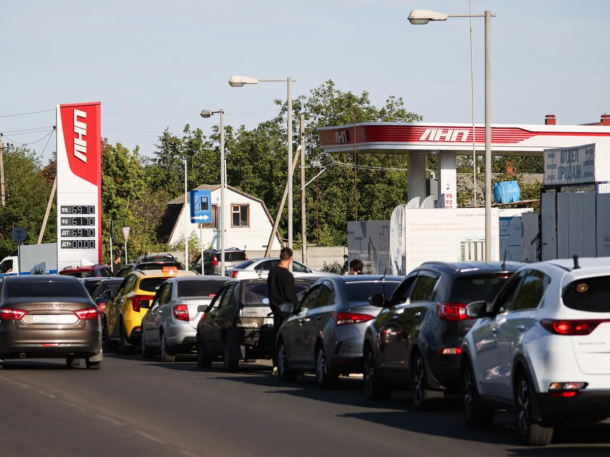Benzinăriile din Rusia nu mai au marfă
