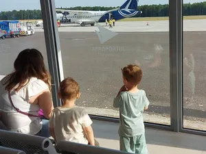 Un șofer de autobuz a scos pasagerii din aeroport pe DN 1 în loc să-i ducă pe pistă. Ce a urmat? - Foto: Arhiva