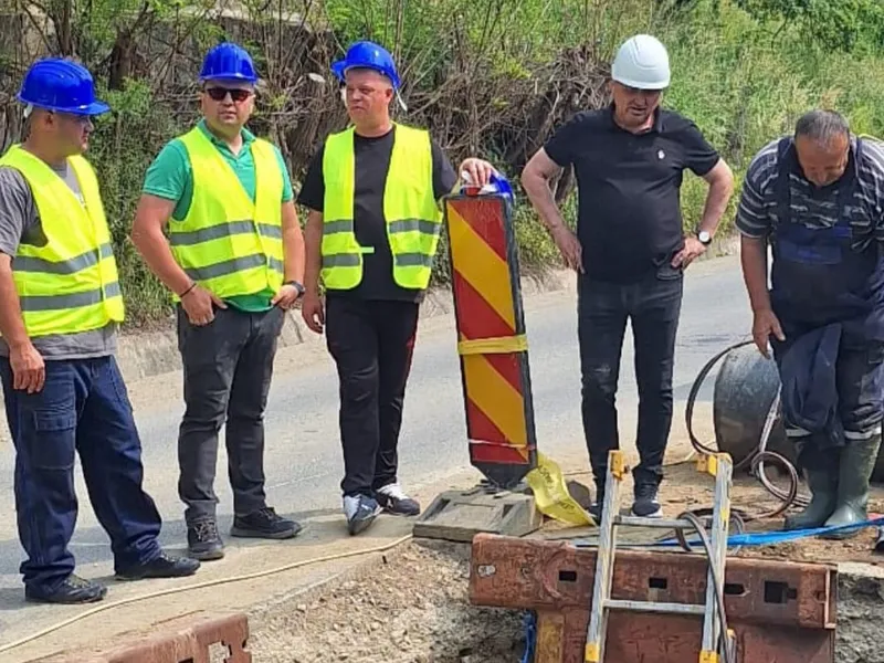 Bani cu nemiluita pentru conducerea Companiei de Apă Alba care execută lucrări - Foto: FB