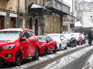 Pericol în România. Apel urgent pentru îndepărtarea țurțurilor și a gheții, după un incident tragic: FOTO - Profimedia(imagine cu rol ilustrativ)