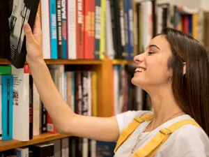 Cărțile împrumutate de la bibliotecă trebuie returnată în perioada stabilită - Foto: Freepik (rol ilustrativ)