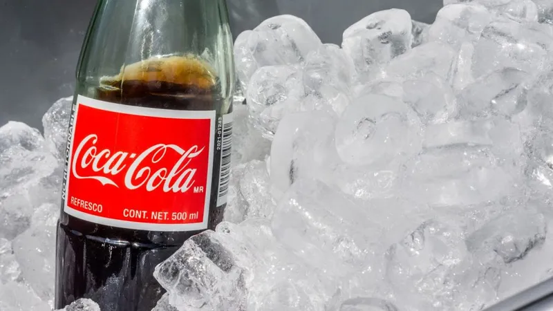 Coca-Cola fabricată în Mexic, posibil cu zahăr din trestie - Foto: Profimedia Images