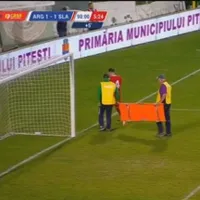 Un fotbalist, lovit de un brancardier la meciul FC Argeș – CSM Slatina. „I-a dat la gleznă” - Foto: captură video