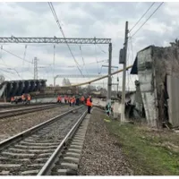 Momentul în care un pod cade în Smolensk. Principala rută de transport Rusia- Belarus, blocată - Foto: European Pravda