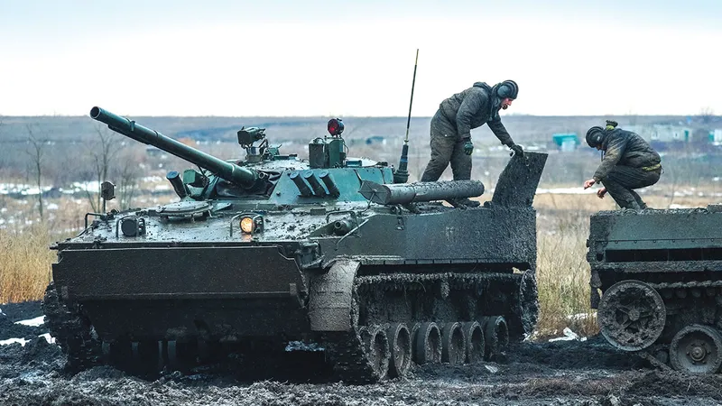 Tanchiștii ruși la un exercițiu militar în regiunea Rostov, la câțiva kilometri de granița Ucrainei - Foto: Getty Images