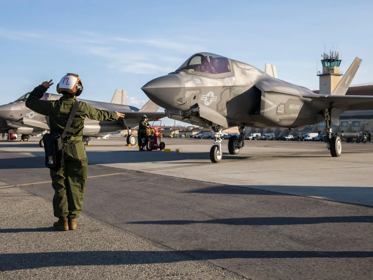 Vineri, zi decisivă pentru războiul din Iran, pace sau război terestru. Încă o escadrilă F-35, spre Golf