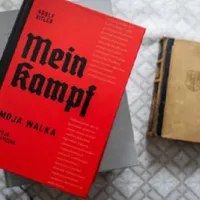 O ediţie adnotată a „Mein Kampf” urmează să fie publicată în Polonia, un „omagiu adus victimelor”, afirmă autorul/FOTO: Twitter