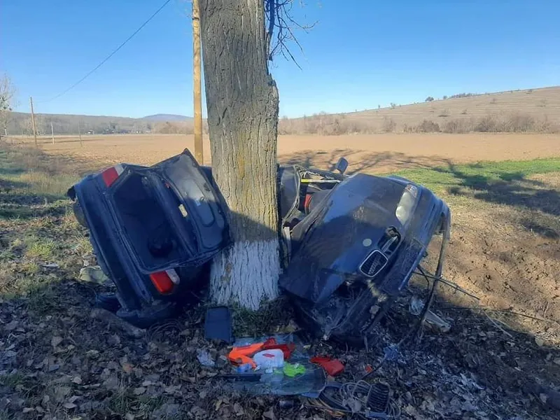 BMW rupt în două la propriu/FOTO: tulceanoastra.ro