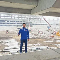 PREZENTARE Fostul jucător al Stelei, Iulian Miu, pe șantierul noului stadion Ghencea
