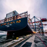 Black Rock, care a cumpărat cu 23.000.000.000$ Canalul Panama, investeşte la Ţăndărei - Foto: Pexels/Albin Berlin