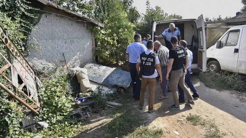 Criminaliștii încearcă să găsească urme ale Luizei în casa lui Dincă din Caracal. Sursa foto: Inquam Photos - Bogdan Dănescu