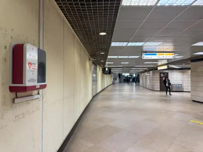 Defibrilatoare automate, inslatale în cele mai tranzitate stații de metrou. Sună singure medicul - Foto: DSU