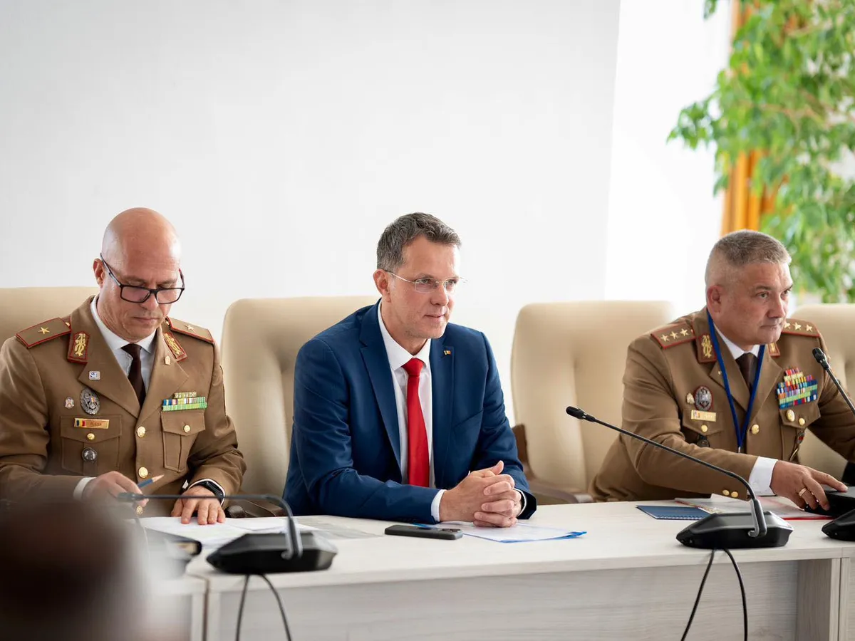 Ministrul Ionuți Moșteanu alături de militari - Foto: FB