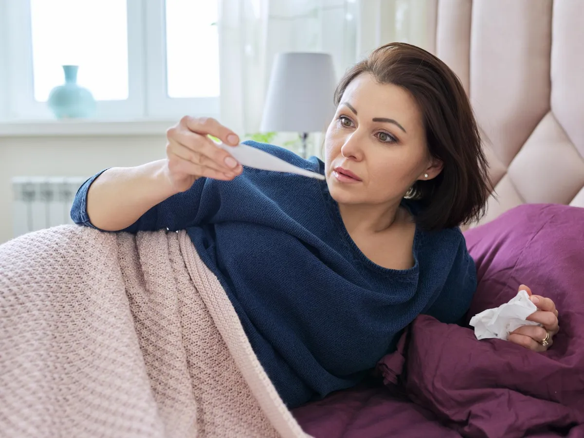 Femeie cu febră - Foto: Freepik (Imagine cu rol ilustrativ)