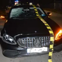 Un șofer a plecat băut cu Mecedesul, un bărbat a traversat prin loc nepermis. Pietonul a murit - Foto: Facebook/Info Trafic 24