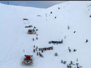 Un grup de schiori este înghițit de avalanșă uriașă în Austria/Foto: dw