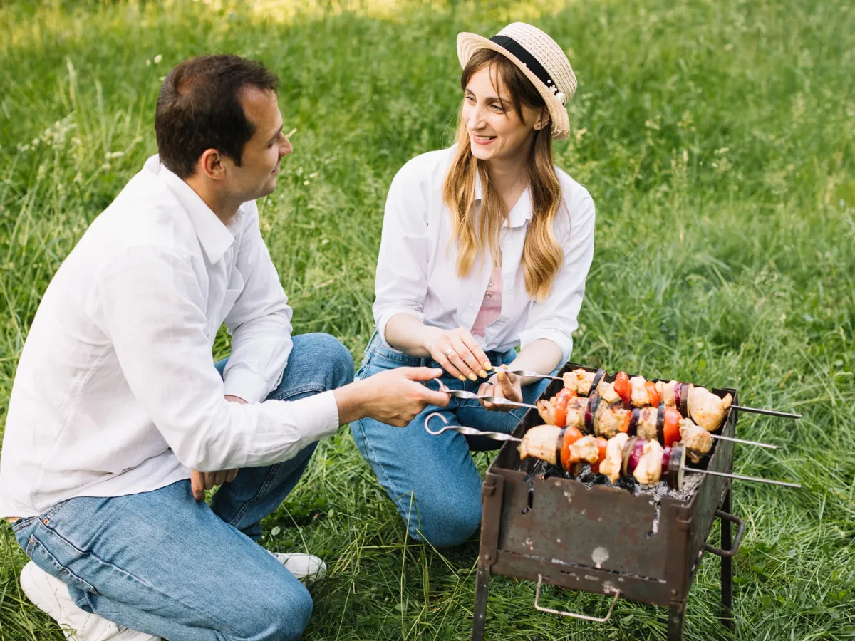 Amendă 5.000 lei dacă aprinzi grătarul în locuri neamenajate. Unde ai voie să te distrezi cu prietenii?
