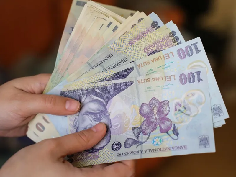 Ce bugetari vor avea salariile mărite cu 50%? Câţi angajaţi beneficiază de această măsură? - Foto: Profimedia Images