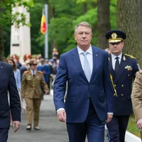 Klaus Iohannis le a promulgat o lege care-i privește pe veteranii de război FOTO: Facebook/Klaus Iohannis (imagine cu rol ilustrativ)