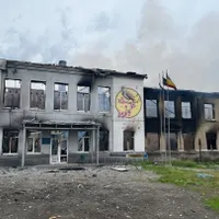 Trupele rusești au distrus o școala din regiunea Donețk cu muniție cu fosfor alb/FOTO: Twitter/@UASunflower