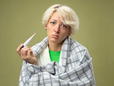 Ce se întâmplă cu adevărat în corpul tău când ai febră. De ce îți este frig? Convulsiile indică o problemă - Foto: Freepik (Imagine cu rol ilustrativ)