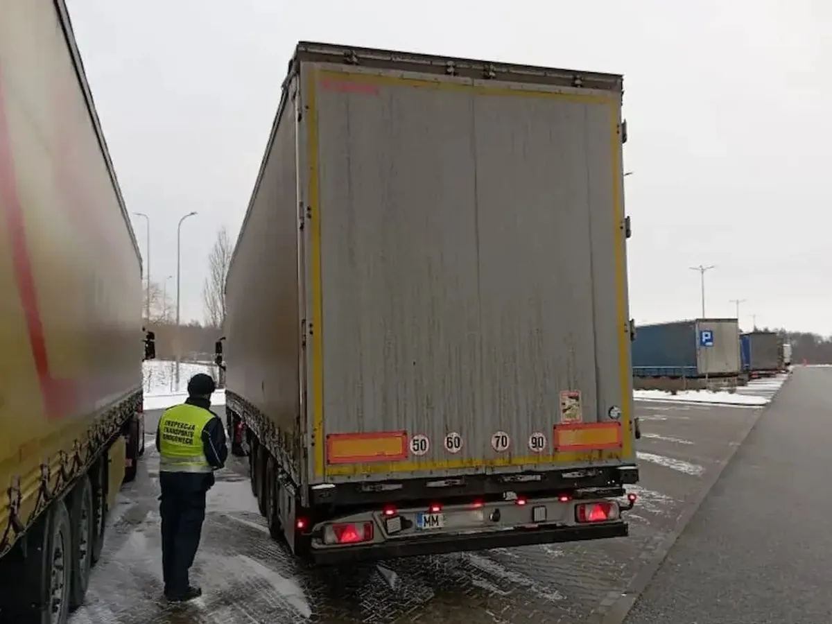FOTO Inspectorii „ISCTR” din Polonia, șocați de un camion din România. Mergea cu remorca de 25 tone fără frâne