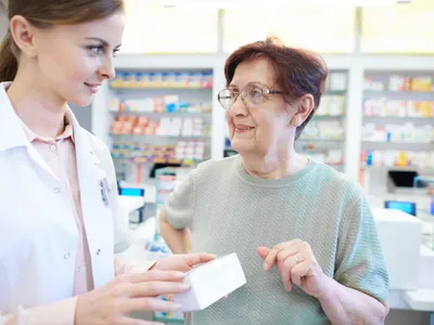 Bani pentru medicamente la pensie, pentru românii din Italia. Ajutor financiar și pentru mame - Foto: Freepik (Imagine cu rol ilustrativ)