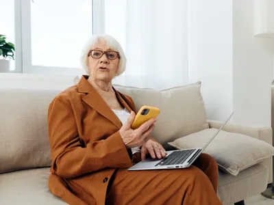 Utilizatorii amână înlocuirea telefoanelor, a laptop-urilor şi a altor gadget-uri - Foto: Freepik (imagine cu rol ilustrativ)