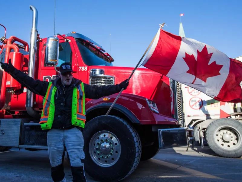 Podul dintre SUA și Canada se redeschide după ce poliția a evacuat protestatarii/FOTO: GlobalNews.com