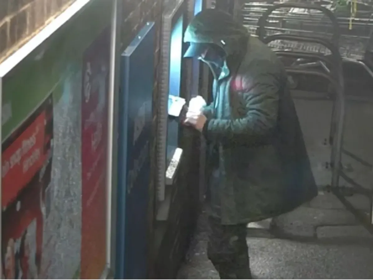 Hoț la bancomat- Foto: captură BBC