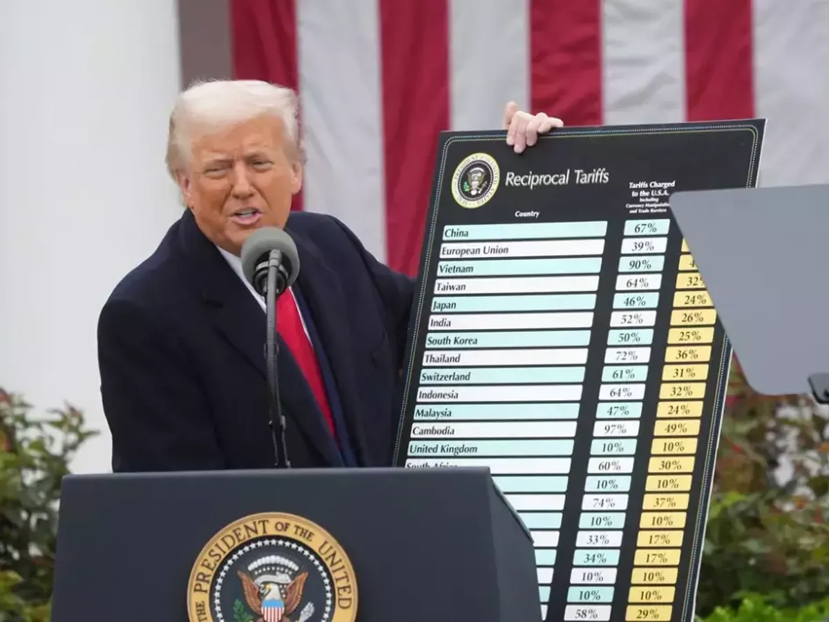 Donald Trump anunţă majorarea taxei vamale pentru importuri de la 10% la 15%, după decizia Curţii Supreme