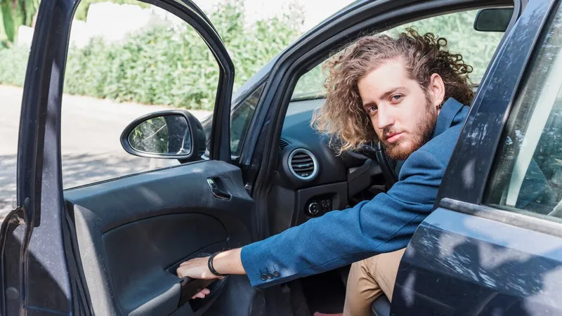 Ce a vrut să dea șpagă poliției un șofer prins în trafic beat și fără permis? A fost reținut imediat - Foto: Freepik.com (rol ilustrativ)