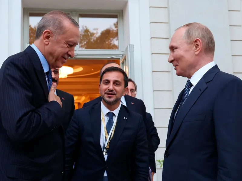 Recep Tayyip Erdoğan se pare că a fost convins de Vladimir Putin să plătească gazul din Rusia în ruble - Foto: Profimedia Images